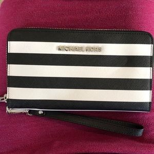Michael Kors black and white zip wallet